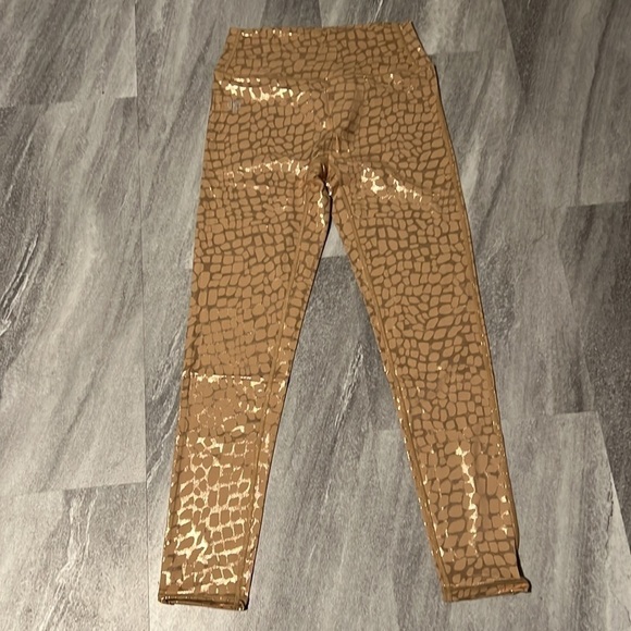 Til You Collapse Moxie Criss Cross Leggings - Cashmere Large Leopard Embossed - Picture 10 of 12